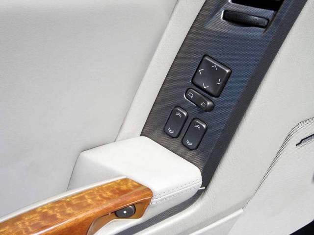 2005 Cadillac XLR Unknown