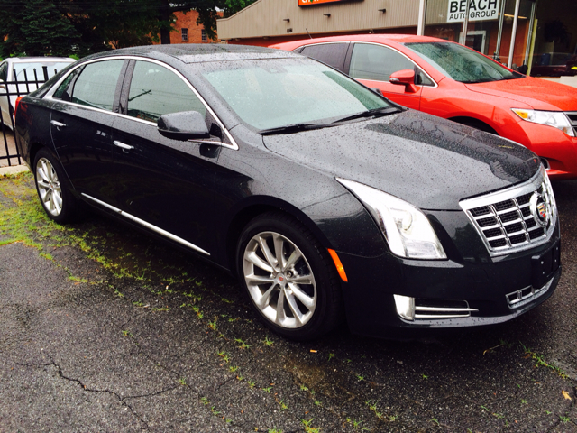2014 Cadillac XTS Crewcab 4X4 Kingranch