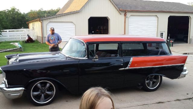 1957 Chevrolet 2-Door Wagon Dynaride