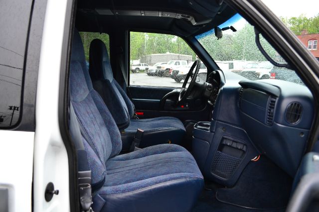1996 Chevrolet Astro 1.8T Quattro Sedan 4D