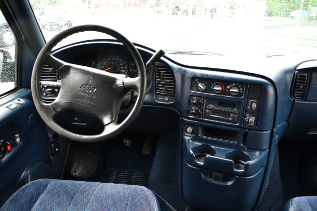 1996 Chevrolet Astro 1.8T Quattro Sedan 4D