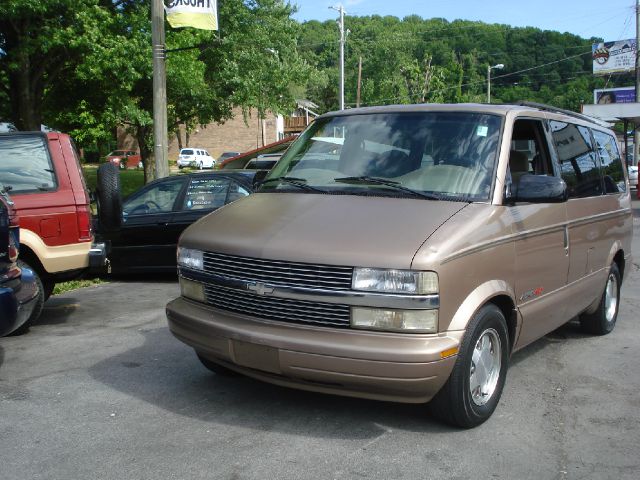 1998 Chevrolet Astro EX - DUAL Power Doors