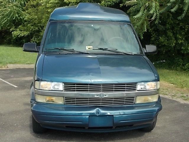 1999 Chevrolet Astro Sport PZEV