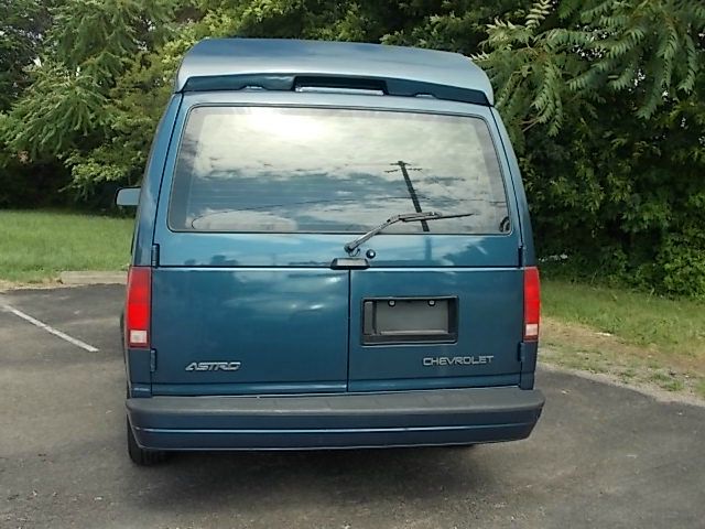 1999 Chevrolet Astro Sport PZEV
