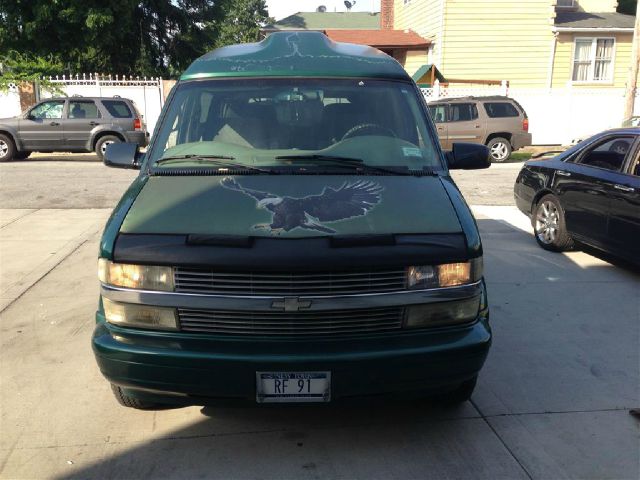 1999 Chevrolet Astro Sport PZEV