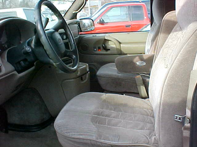 1999 Chevrolet Astro EX - DUAL Power Doors