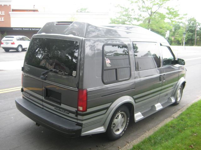 2000 Chevrolet Astro Sport PZEV