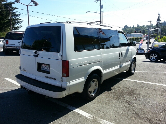 2000 Chevrolet Astro EX - DUAL Power Doors