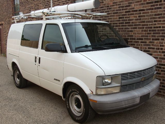 2000 Chevrolet Astro Sport PZEV