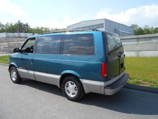 2000 Chevrolet Astro EX - DUAL Power Doors