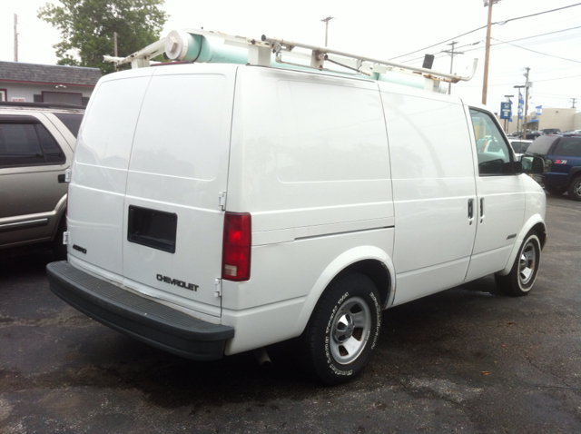 2001 Chevrolet Astro Sport PZEV