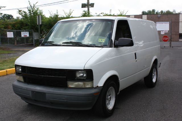 2001 Chevrolet Astro Sport PZEV