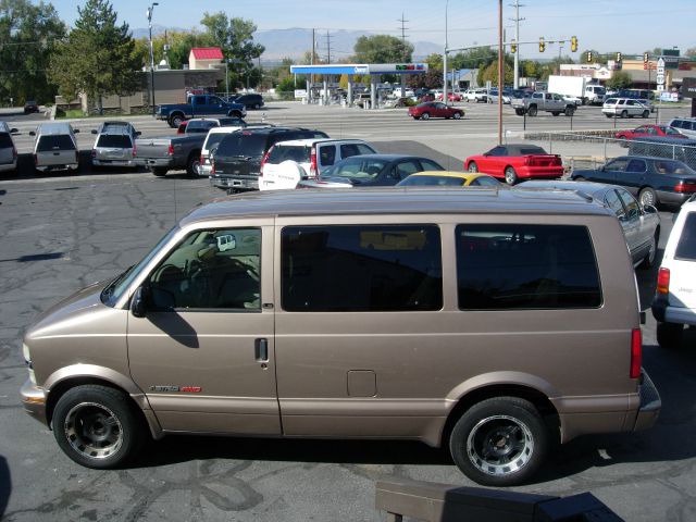 2002 Chevrolet Astro EX - DUAL Power Doors