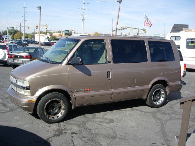 2002 Chevrolet Astro EX - DUAL Power Doors