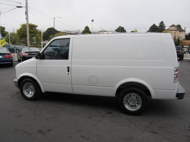 2002 Chevrolet Astro Sport PZEV