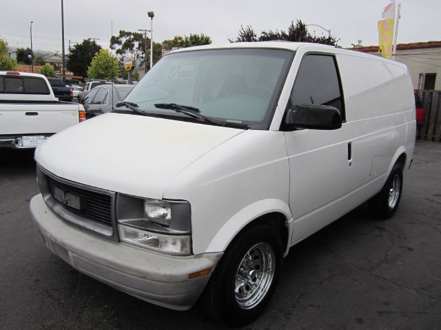 2002 Chevrolet Astro Sport PZEV