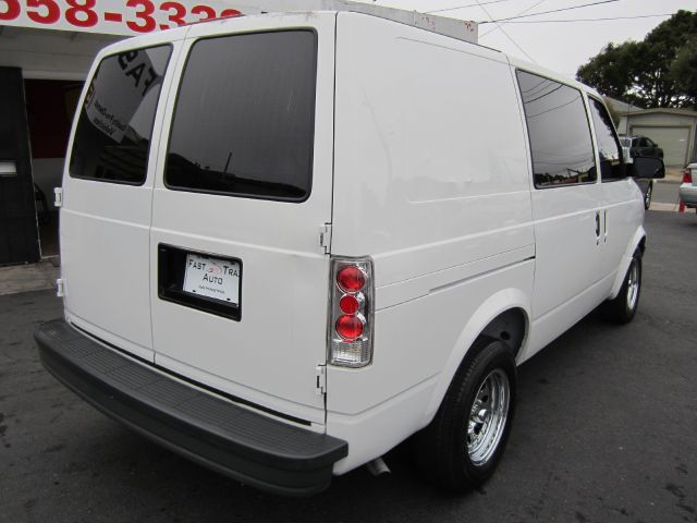 2002 Chevrolet Astro Sport PZEV