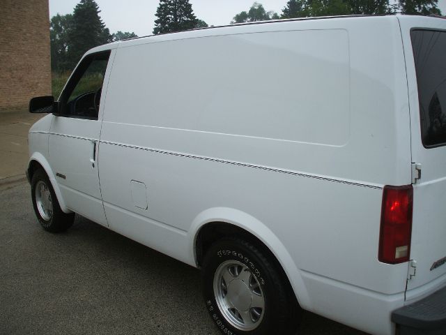2002 Chevrolet Astro Sport PZEV