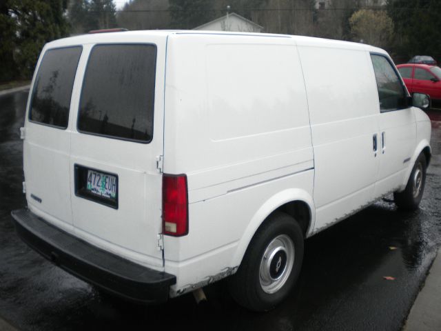 2002 Chevrolet Astro Sport PZEV