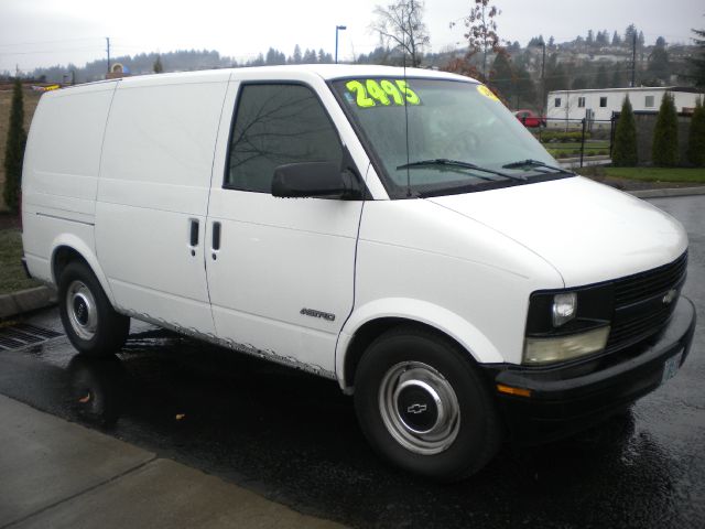 2002 Chevrolet Astro Sport PZEV