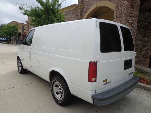 2002 Chevrolet Astro Sport PZEV