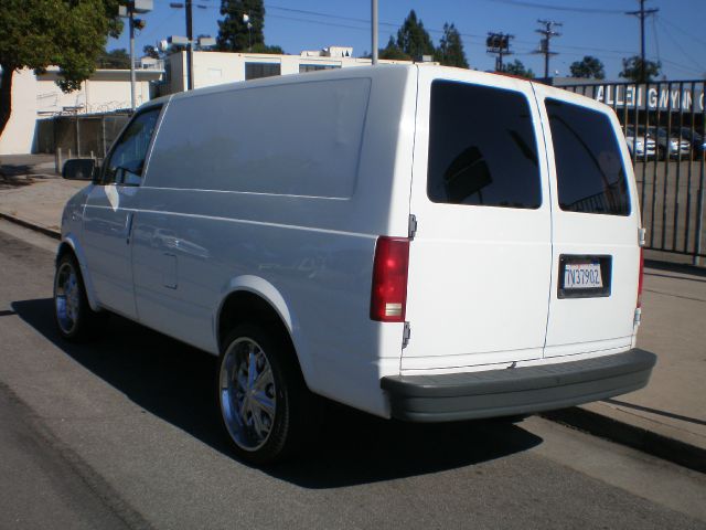 2003 Chevrolet Astro Sport PZEV