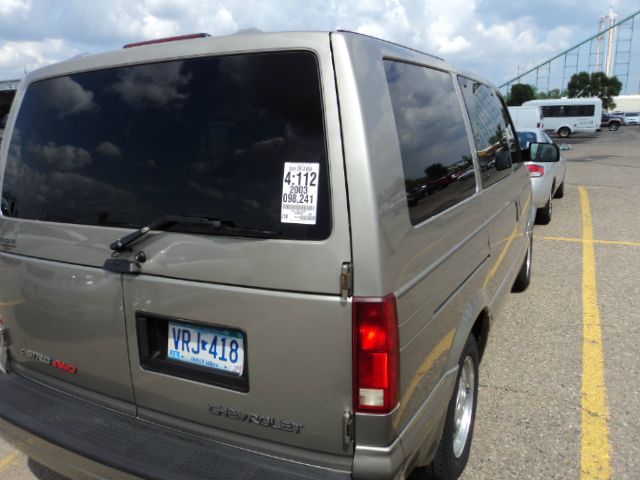 2003 Chevrolet Astro EX - DUAL Power Doors