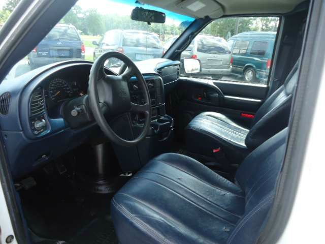 2003 Chevrolet Astro Sport PZEV