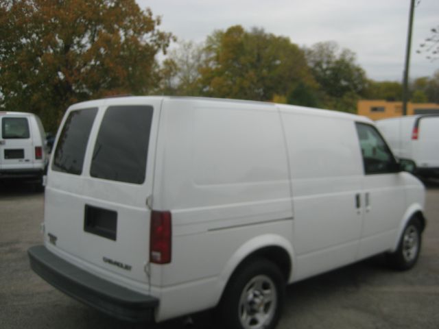 2003 Chevrolet Astro Sport PZEV