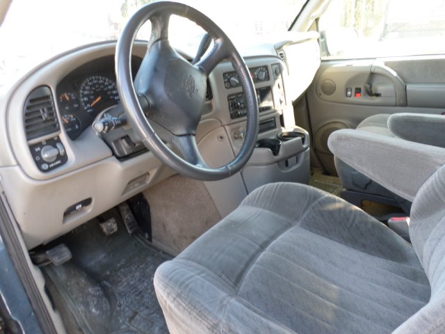 2003 Chevrolet Astro EX - DUAL Power Doors