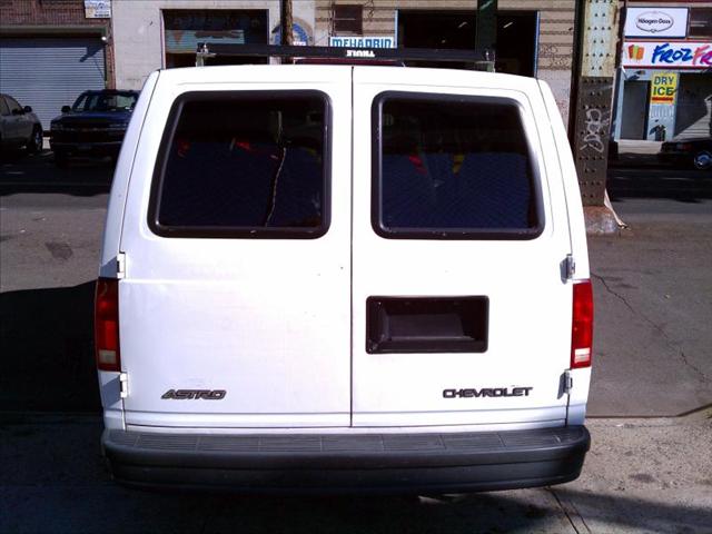 2003 Chevrolet Astro CLUB