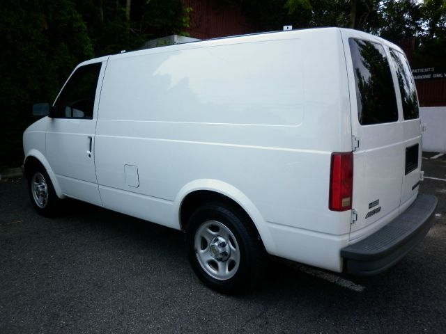 2003 Chevrolet Astro Sport PZEV