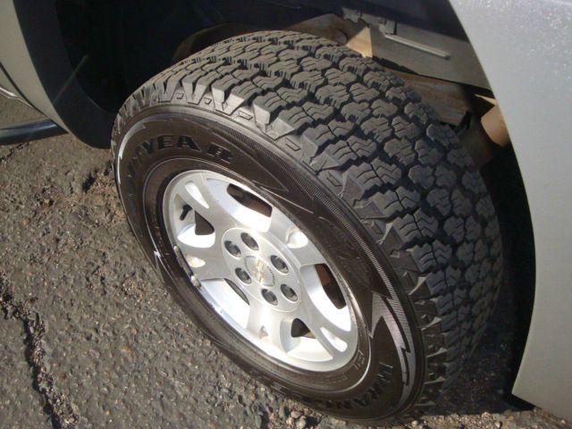 2002 Chevrolet Avalanche C350 4dr Sdn 3.5L Sport RWD Sedan