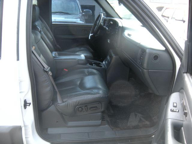 2002 Chevrolet Avalanche C350 4dr Sdn 3.5L Sport RWD Sedan