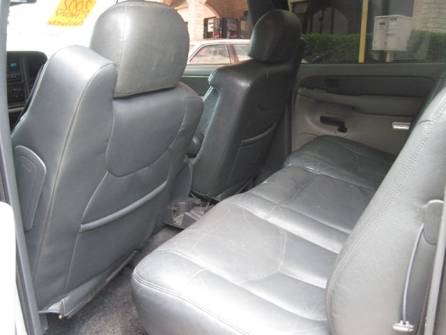 2002 Chevrolet Avalanche C350 4dr Sdn 3.5L Sport RWD Sedan