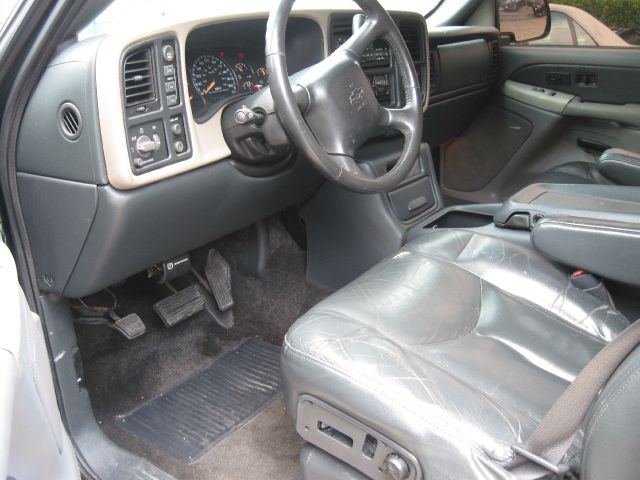 2002 Chevrolet Avalanche C350 4dr Sdn 3.5L Sport RWD Sedan