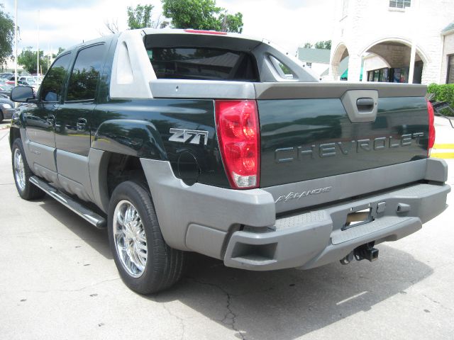 2002 Chevrolet Avalanche C350 4dr Sdn 3.5L Sport RWD Sedan