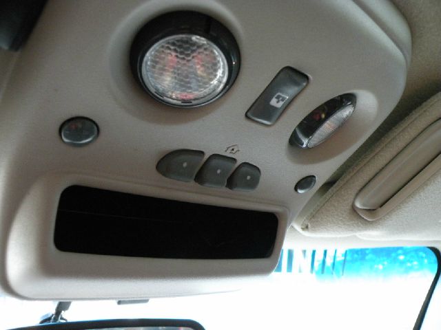 2002 Chevrolet Avalanche C350 4dr Sdn 3.5L Sport RWD Sedan