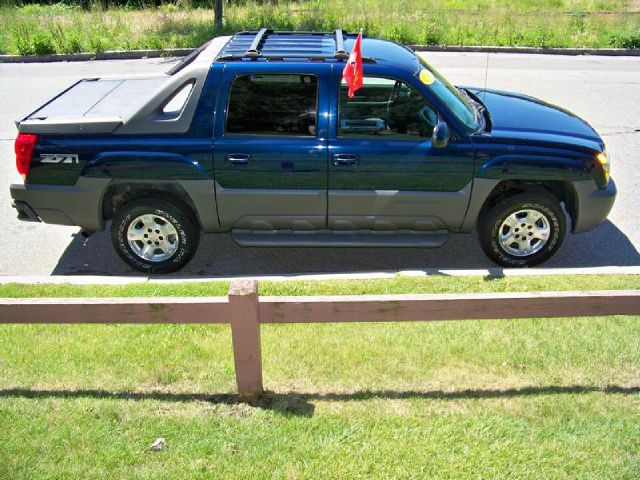 2002 Chevrolet Avalanche C350 4dr Sdn 3.5L Sport RWD Sedan