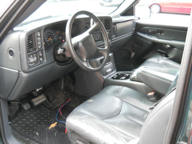 2002 Chevrolet Avalanche C350 4dr Sdn 3.5L Sport RWD Sedan