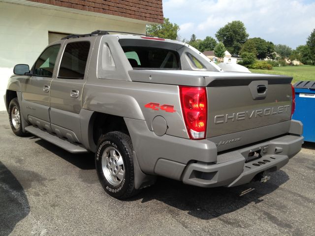 2002 Chevrolet Avalanche C350 4dr Sdn 3.5L Sport RWD Sedan