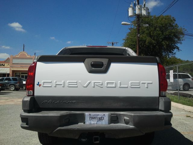 2002 Chevrolet Avalanche C350 4dr Sdn 3.5L Sport RWD Sedan