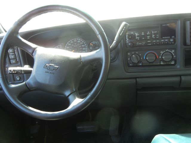 2002 Chevrolet Avalanche C350 4dr Sdn 3.5L Sport RWD Sedan