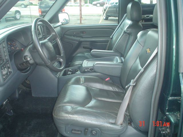 2002 Chevrolet Avalanche C350 4dr Sdn 3.5L Sport RWD Sedan