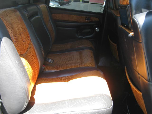 2002 Chevrolet Avalanche C350 4dr Sdn 3.5L Sport RWD Sedan