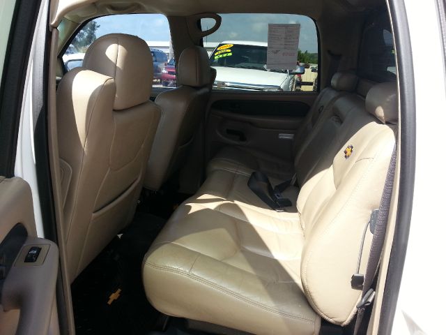 2002 Chevrolet Avalanche C350 4dr Sdn 3.5L Sport RWD Sedan