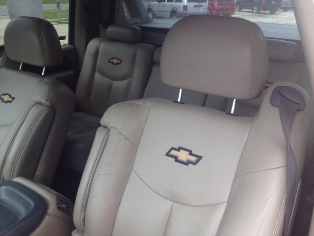 2002 Chevrolet Avalanche Crew Cab Amarillo 4X4