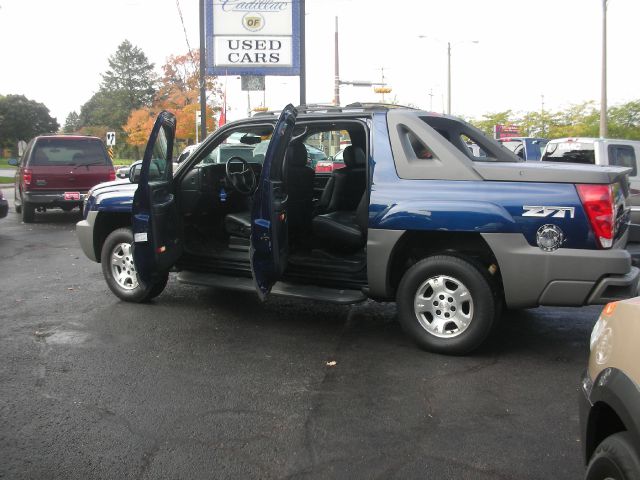 2002 Chevrolet Avalanche C350 4dr Sdn 3.5L Sport RWD Sedan