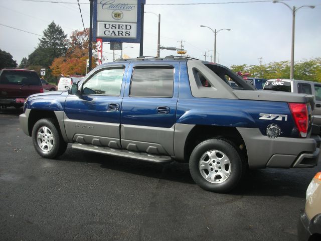 2002 Chevrolet Avalanche C350 4dr Sdn 3.5L Sport RWD Sedan