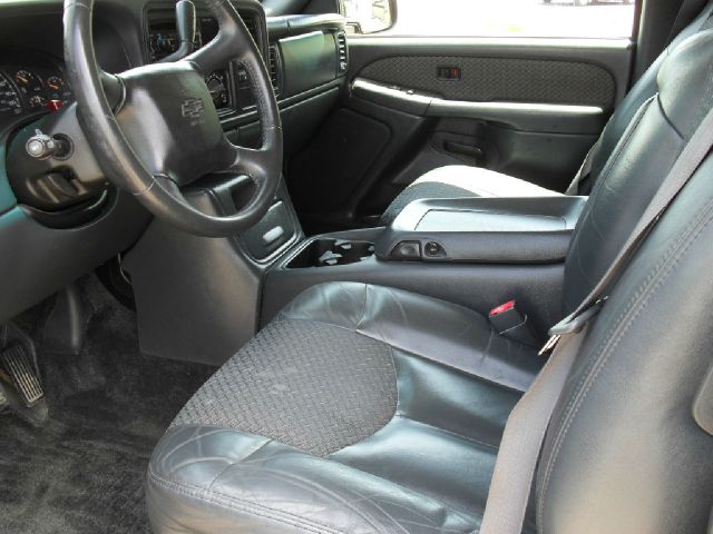 2002 Chevrolet Avalanche C350 4dr Sdn 3.5L Sport RWD Sedan